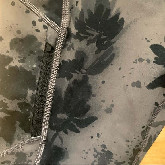 Athleta RAINIER REFLECTIVE TIGHT IN POWERLIFT Extra Small Petite XSP Black Gray - Picture 5 of 6